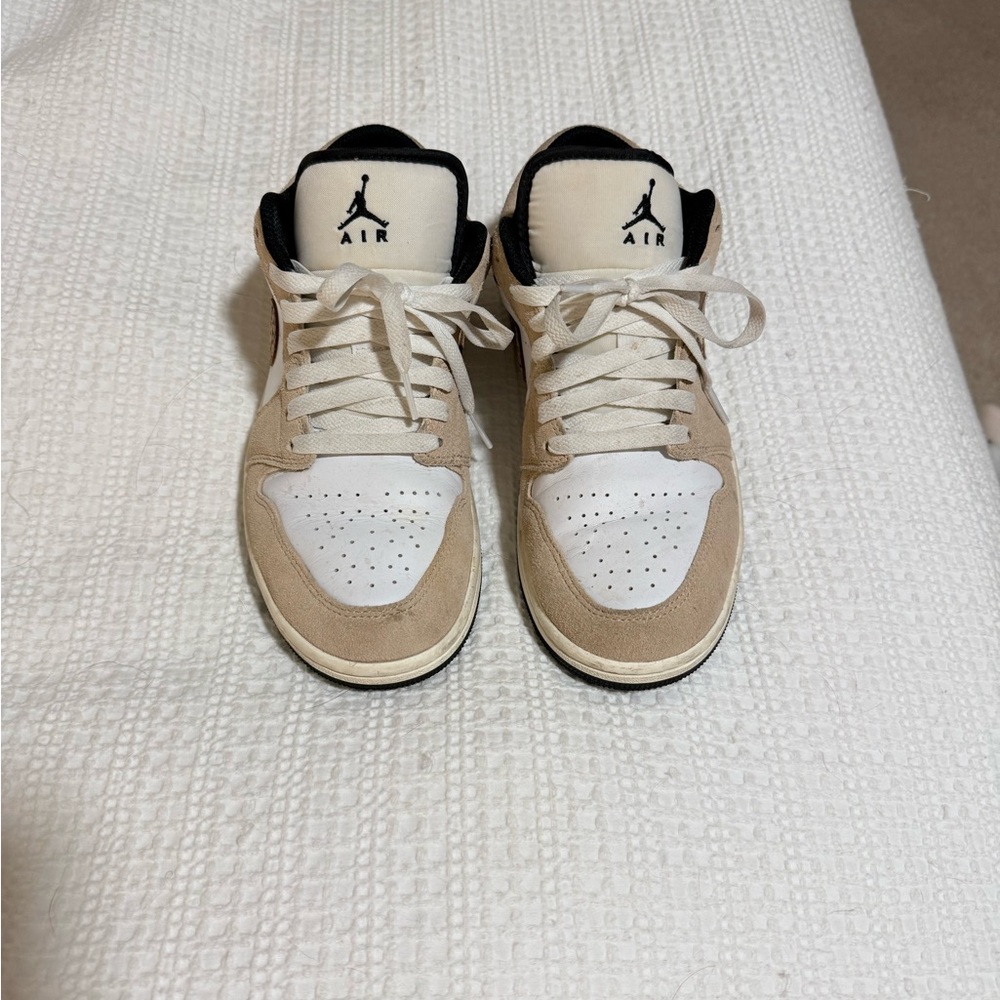 Jordan Men's Sneakers in White and Tan